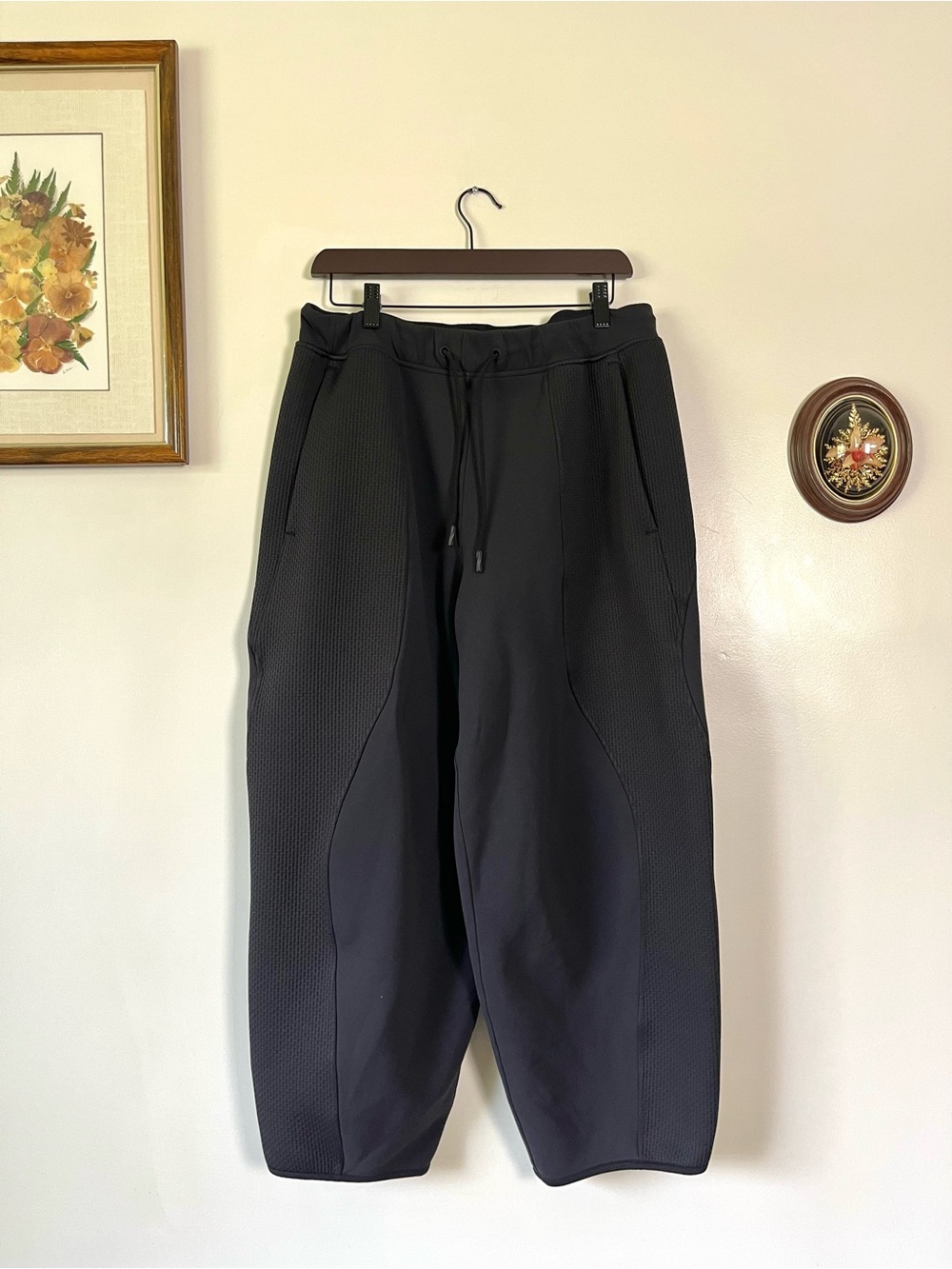 Lululemon Black Mixed Fabric Relaxed Fit Tapered High Rise Pant Large